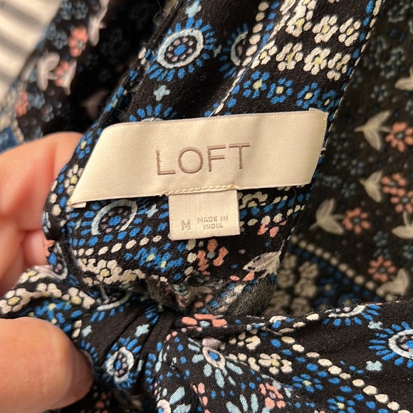 Loft Black Short Pattern Top - low back with bow - Picture 4 of 5